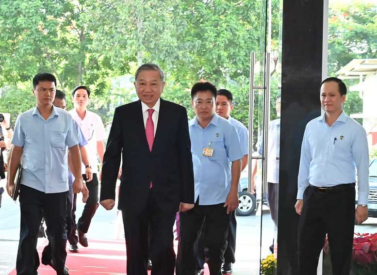 TỔNG THUẬT: Công bố nghị quyết, quyết định sáp nhập đơn vị hành chính, chỉ định nhân sự trên cả nước